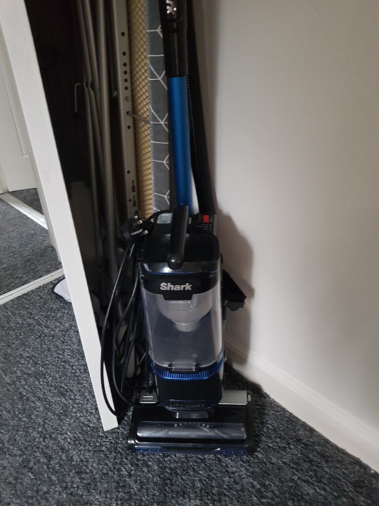 Shark lift away nv602uk vacuum cleaner 